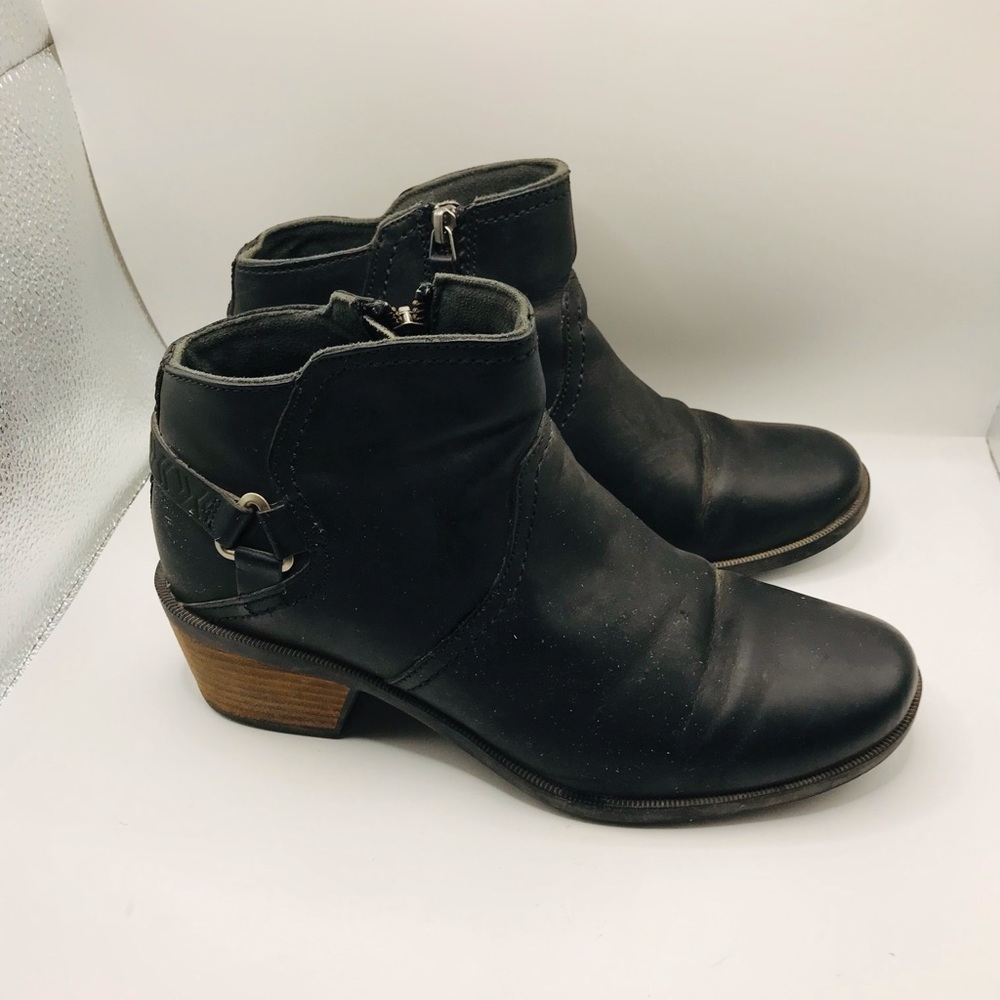 Teva‎ Black Ankle Booties with Brown Stacked Heel